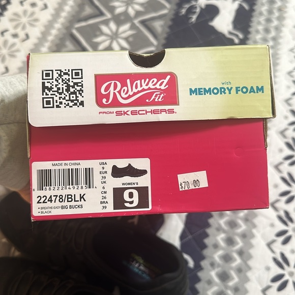 Skechers no lace slip on sneakers, black, size 9, excellent condition - Picture 4 of 7